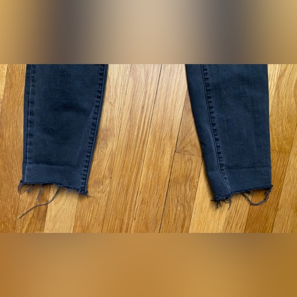 Madewell 9” High-Rise Skinny Distressed Gray Jeans Size 26 - Picture 5 of 9